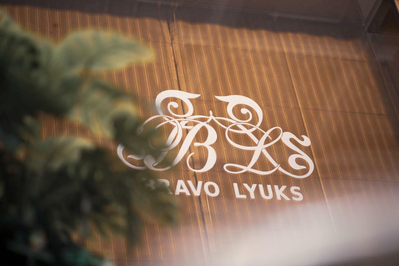 Bravolyuks Hotel Yrgench Exterior foto